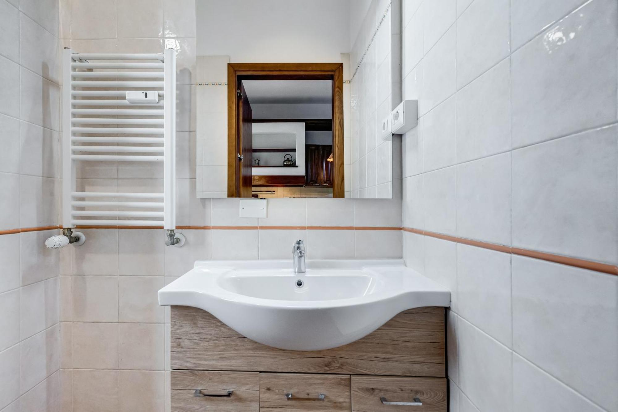 Bdc - Egeria 3-bdr Huge Apartment Rom
